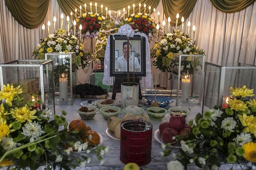 Relatives of Hendra Gunawan Sawal, a passenger of AirAsia flight QZ8501, hold a prayer ceremony for him in Surabaya on Jan 4, 2015.&nbsp;Indonesian Yunita Syawal first feared that her brother was on AirAsia Flight 8501 when she was sent a selfie of h