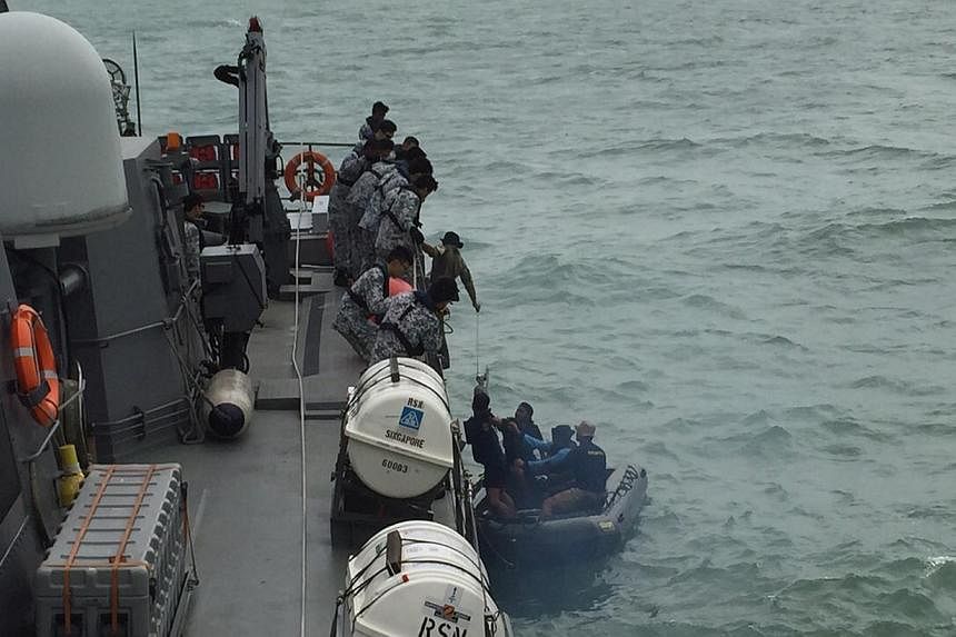 An Indonesian Navy seaboat (right) picks up items retrieved from the Republic of Singapore Navy vessel RSS Valour in this handout photo provided by Singapore's Ministry of Defence, released to Reuters on Jan 4, 2015. The warship has returned to Singa