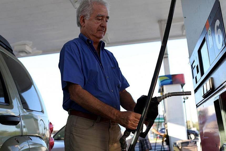As oil prices plunge across the globe, petrol prices across the US drop even further much to the amazement of drivers finding veritable bargain prices at petrol stations like this one in Miami, Florida.-- PHOTO: AFP