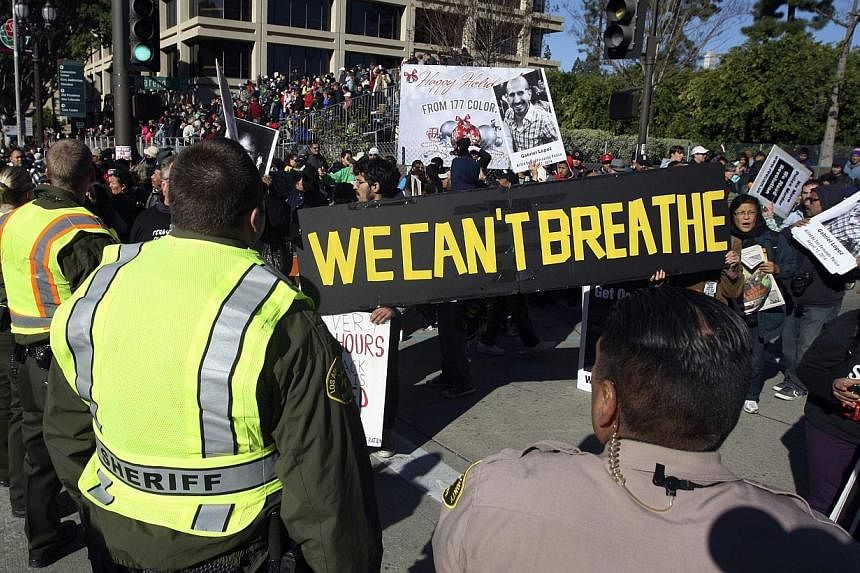 Protesters demonstrating against what they said was police abuse facing Los Angeles County Sheriff's deputies near the parade route of the 126th Rose Parade in Pasadena, California, on Jan 1, 2015. -- PHOTO: REUTERS