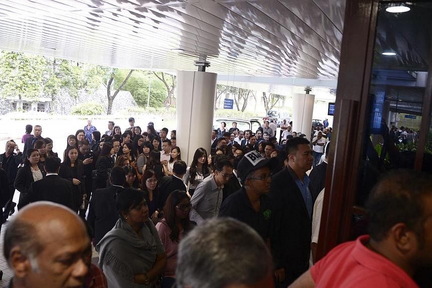 People streaming in to pay their respects to the late Subhas Anandan during his funeral held at Mandai Crematorium on 8 Jan, 2015.&nbsp;-- ST PHOTO:&nbsp;MARK CHEONG