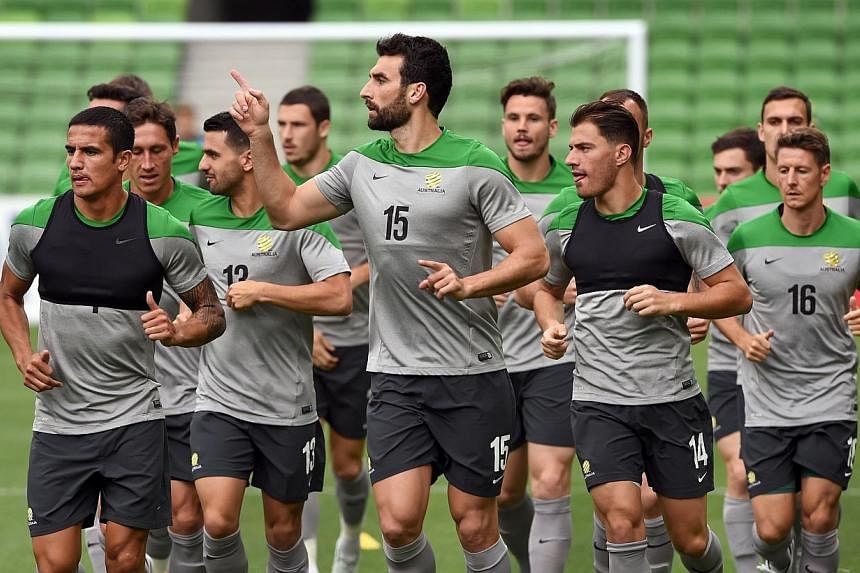 Australian football captain Mile Jedinak (center, #15) leads the team's final training session ahead of the Asian Cup in Melbourne on Jan 8, 2015. -- PHOTO: AFP