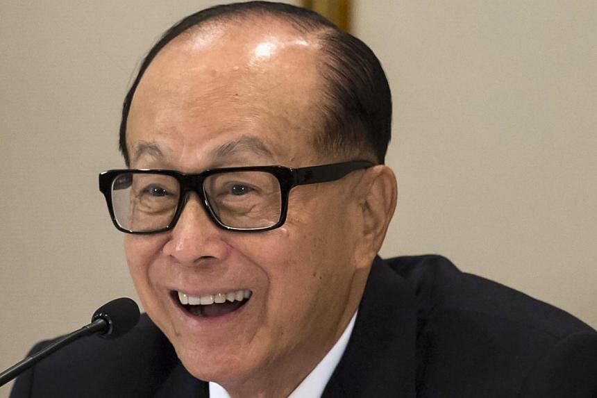 Hong Kong tycoon Li Ka Shing reacts during a news conference in Hong Kong on Jan 9, 2015. Shares of Cheung Kong Holdings and Hutchison Whampoa surged on Monday after Asia's richest man Li Ka Shing announced a restructuring of his business empire, a m
