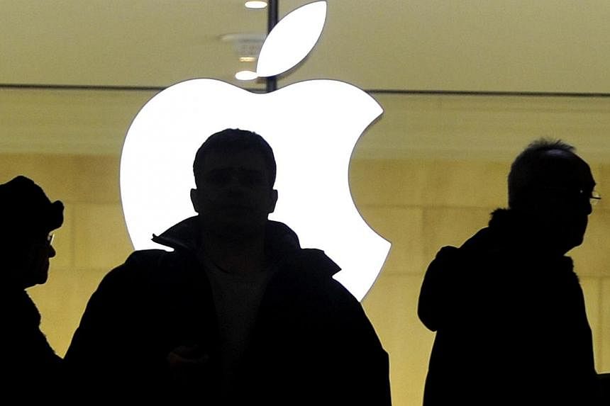 Apple Inc. and Google Inc. agreed to a US$415 million settlement over claims they and other Silicon Valley companies conspired to avoid hiring one another's employees, US$90.5 million more than was in an accord that failed to win court approval four 