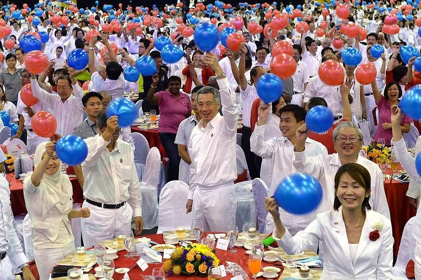 Prime Minister Lee Hsien Loong (front row, centre) at a dinner and awards ceremony to mark the People’s Action Party's (PAP) 60th anniversary held at Expo Hall 7 on Nov 22, 2014. -- ST PHOTO: NG SOR LUAN