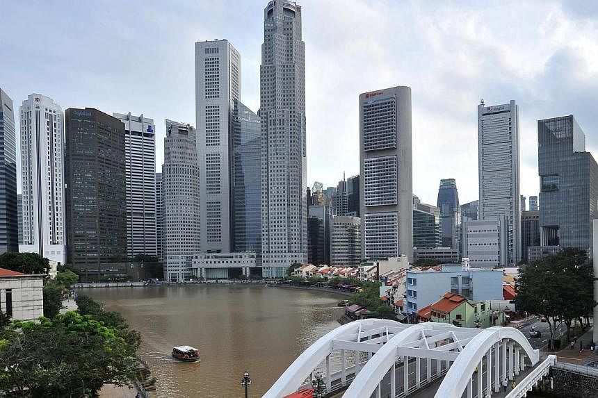 Prime Minister Lee Hsien Loong said Singaporeans have to get used to a more gradual wage increase as the country's economic growth moderates to the lower level typical of developed countries. -- PHOTO: ST FILE