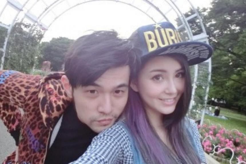 Singer Jay Chou and his girlfriend, model Hannah Quinlivan, made an official online debut as a couple as he shared photos of them ahead of their wedding.&nbsp;-- PHOTO:&nbsp;WEIBO.COM/MRJ168&nbsp;