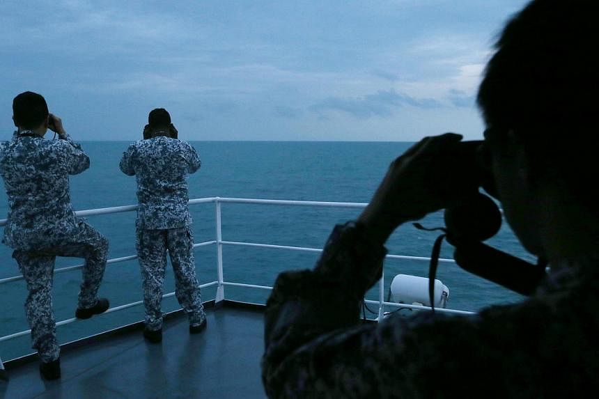 Sailors on board MV Swift Rescue during the search for QZ8501 on Jan 7, 2015. -- ST PHOTO: SEAH KWANG PENG