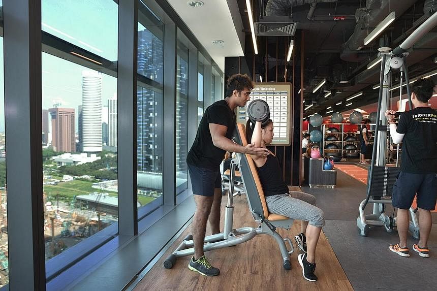 A fire broke out at&nbsp;Health club Fitness First Platinum, on the 16th floor of the Marina Bay Financial Centre (MBFC) Tower 3. -- PHOTO: LIM SIN THAI&nbsp;