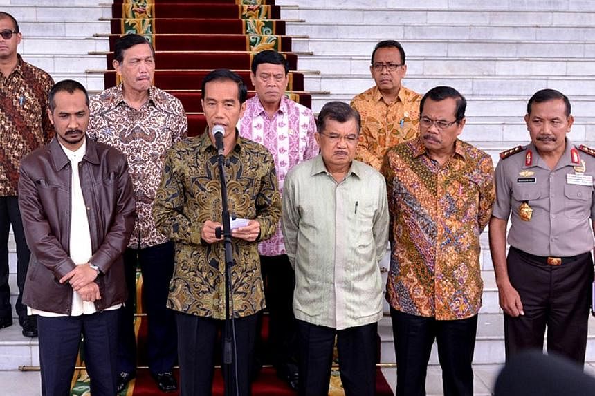 Indonesian President Joko Widodo (front, second left) delivers his statement to journalists following a meeting at the presidential palace in Bogor on Jan 23, 2015. -- PHOTO: AFP