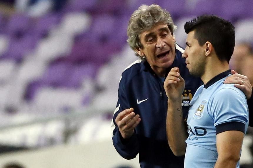Manchester City's Chilean manager Manuel Pellegrini (centre-left) intructs his Argentinian striker Sergio Aguero during their friendly football match against Hamburg SV at the Hazza Bin Zayed stadium in Al-Ain on Jan 21, 2015.&nbsp;Manchester City ma