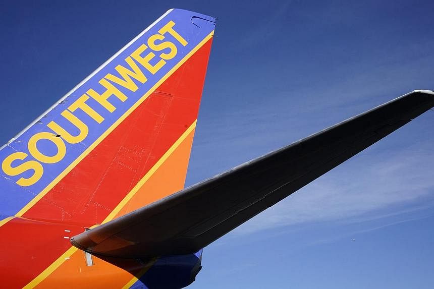 Some U.S. airlines say they will not lower air fares despite lower oil prices. --PHOTO: REUTERS