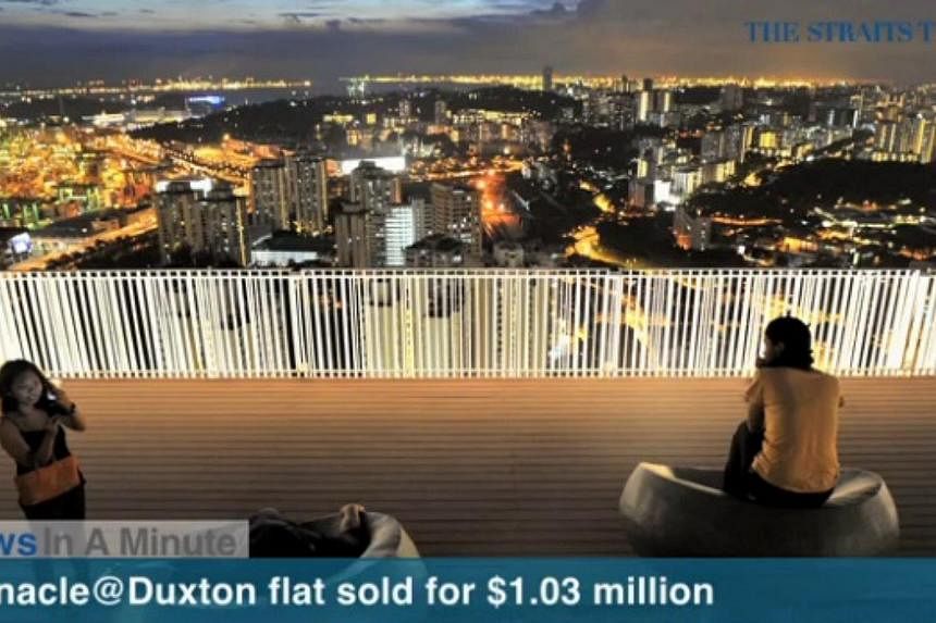 In today's News In A Minute, we look at a five-room unit above the 40th floor at Pinnacle@Duxton that has been sold for $1.03 million, the highest of any unit resold so far.&nbsp;-- SCREENGRAB FROM RAZORTV