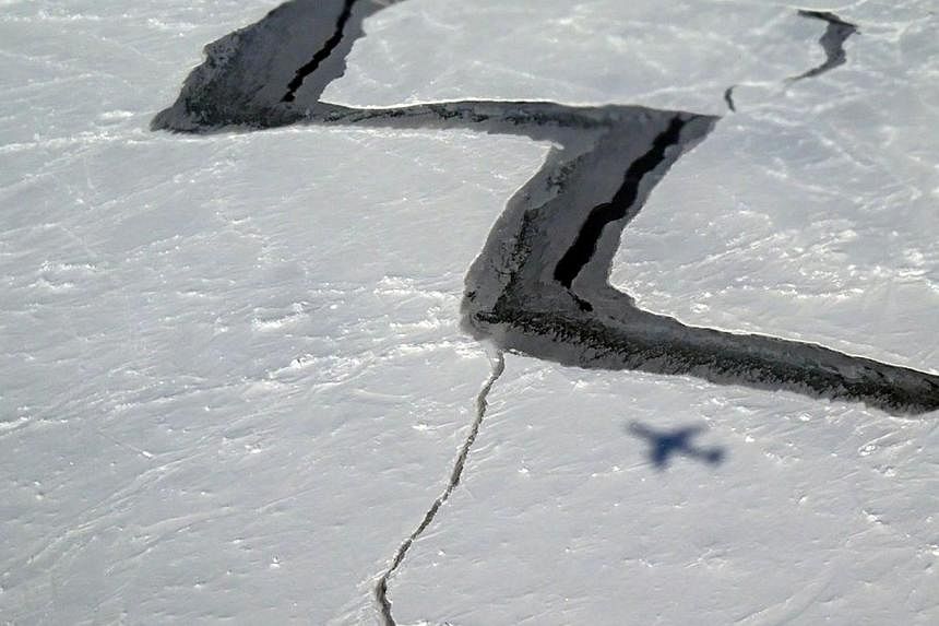 This Oct 27, 2014 handout photo provided by NASA shows the shadow of NASA’s DC-8 on Antarctic sea ice. -- PHOTO: AFP