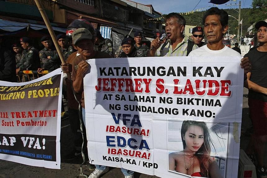 Demonstrators protest against US Marine Joseph Pemberton outside a court in Olongapo city, north-west of Manila on Dec 19, 2014. -- PHOTO: REUTERS