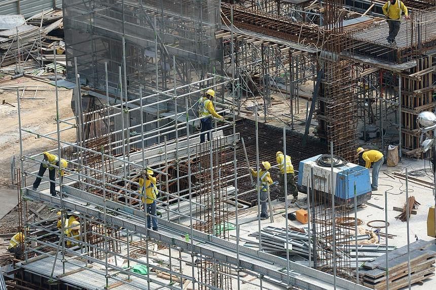 The Manpower Ministry has started a three-week enforcement operation to stamp out poor workplace safety practices at construction sites. -- ST PHOTO: JAMIE KOH