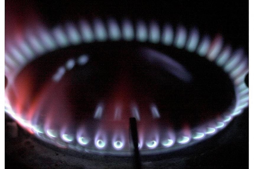 Gas tariffs for households will come down by 1.81 cents per kilowatt hour (kWh) from Feb 1 to April 30, due to lower fuel prices, said City Gas Pte Ltd. -- PHOTO: ST FILE