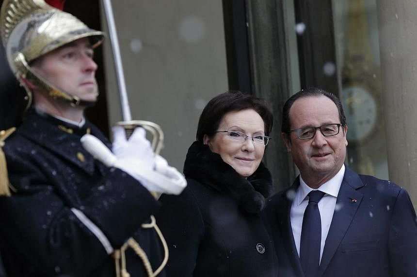 French President Francois Hollande (right) welcomes Poland's Prime Minister Ewa Kopacz at the Elysee Palace in Paris, Jan 30, 2015. -- PHOTO: REUTERS