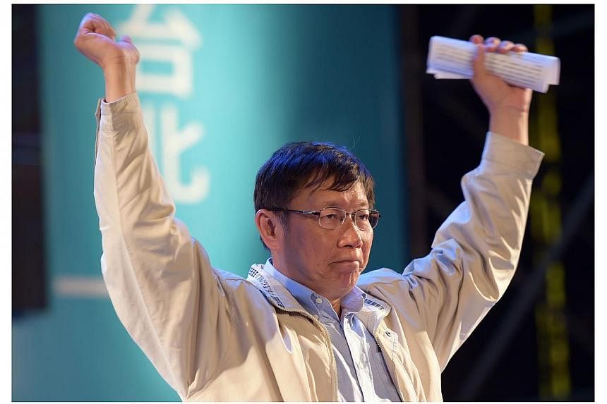 Taipei's maverick mayor Ko Wen-je, one of Taiwan's popular politicians, sparked heavy criticism on Sunday, Feb 1, 2015, after saying China should recognise the island as an independent democracy. -- PHOTO: AFP