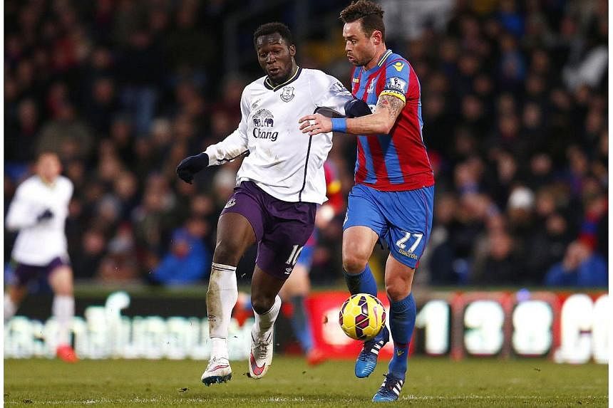 Romelu Lukaku (left) of Everton is challenged by Damien Delaney of Crystal Palace during their English Premier League soccer match at Selhurst Park, London Jan 31, 2015. -- PHOTO: REUTERS