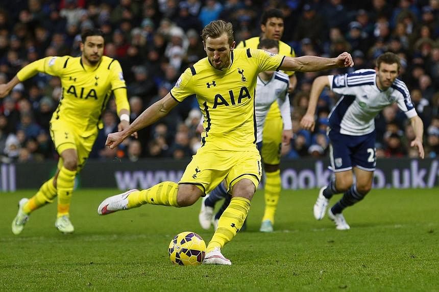 Tottenham Hotspur's Harry Kane (centre) prepares to&nbsp;shoot from the penalty spot against West Bromwich Albion during their English Premier League&nbsp;football match in West Bromwich, central England on&nbsp;Jan 31, 2015. Kane has signed a new fi