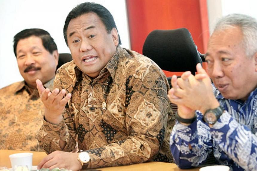 Indonesian Trade Minister Rachmat Gobel (center) speaks at a meeting in Jakarta on Dec 22, 2014, flanked by his special advisers Johnny Darmawan (left) and Benny Soetrisno. Mr Gobel&nbsp;sparked anger on Wednesday, Feb 4, 2015, after saying that seco