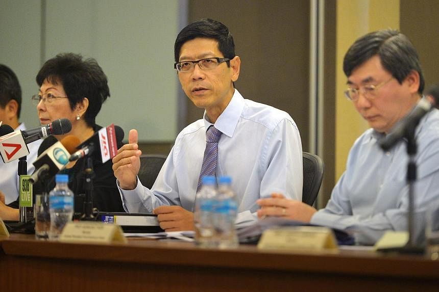 Professor Tan Chorh Chuan (centre) chairing the CPF Advisory Panel press conference to announce its recommendations on how to make the CPF system more flexible on Feb 4, 2015 at the Ministry of Manpower. -- ST PHOTO: ALPHONSUS CHERN