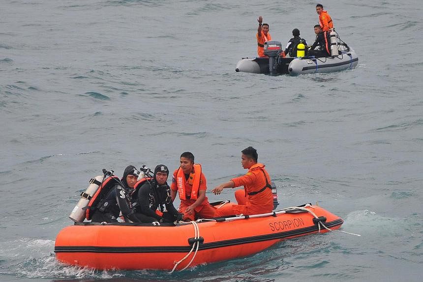 Indonesian divers and rescue personnel from the National Search and Rescue Agency recover a body from the underwater wreckage of the ill-fated Air Asia flight QZ8501 in the&nbsp;Java sea on Feb 2, 2015. The search for victims and wreckage of the flig
