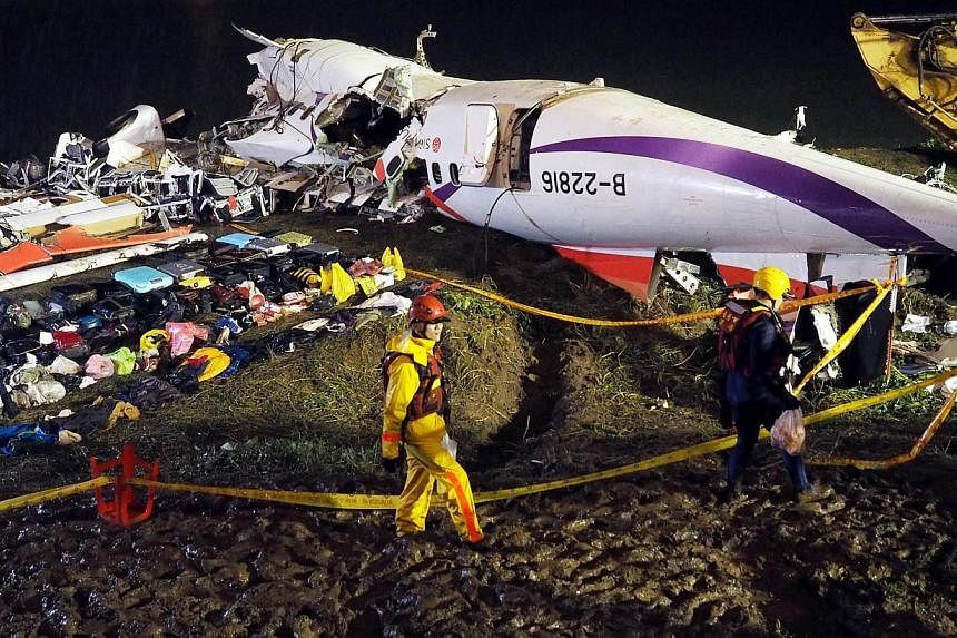 The wreckage of the TransAsia Airways flight GE235 passenger plane that crashed into the Keelung River lying on the banks of the river in Taipei on Feb 5, 2015. -- PHOTO: EPA