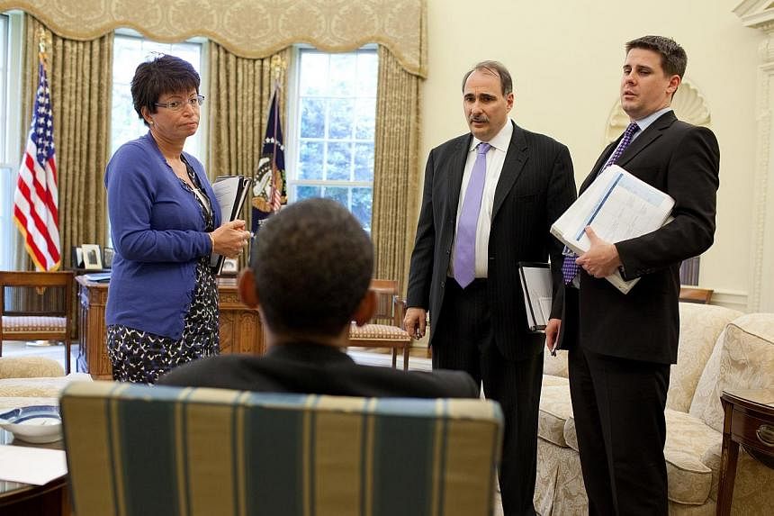 US President Barack Obama talks with senior advisers Valerie Jarrett, David Axelrod (second right), and director of communications Dan Pfeiffer (right), in the Oval Office, in this White House handout photograph taken on May 21, 2010. -- PHOTO: REUTE