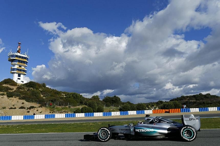 Mercedes Formula One driver Lewis Hamilton of Britain drives his car during pre-season testing at the Jerez racetrack in southern Spain Feb 4, 2015. -- PHOTO: REUTERS