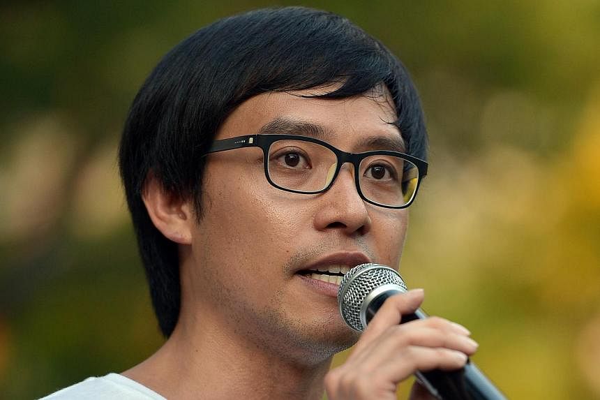 Blogger Roy Ngerng speaking&nbsp;in Hong Lim Park on May 1, 2014. Mr Ngerng&nbsp;has been given until noon next Monday to pay costs to Prime Minister Lee Hsien Loong. -- PHOTO: ST FILE