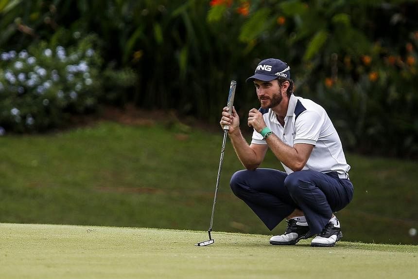 Alejandro Canizares of Spain lines up a putt during the first round of the Malaysian Open golf tournament in Kuala Lumpur, Malaysia, on Feb 5, 2015. -- PHOTO: EPA