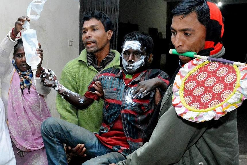 People carry a youth who suffered burn injuries after a petrol bomb attack on a bus on Gaibandha some 285 km from Dhaka on Feb 7, 2015, during an ongoing blockade called by the Bangladesh Nationalist Party (BNP)-led alliance.&nbsp;-- PHOTO: AFP