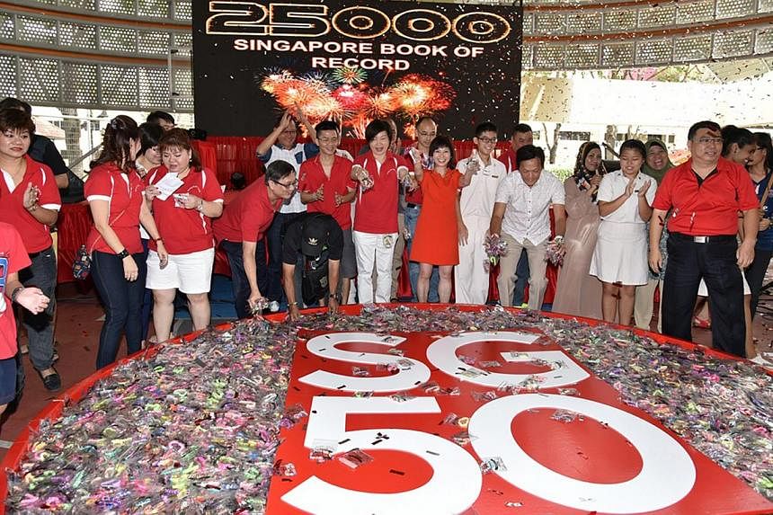 Hong Kah North launching its SG50 celebrations on Feb 8, 2015, which featured&nbsp;25,000 friendship bands made by more than 2,000 local residents and grassroots leaders.&nbsp;-- PHOTO:&nbsp;HONG KAH NORTH CITIZENS' CONSULTATIVE COMMITTEE
