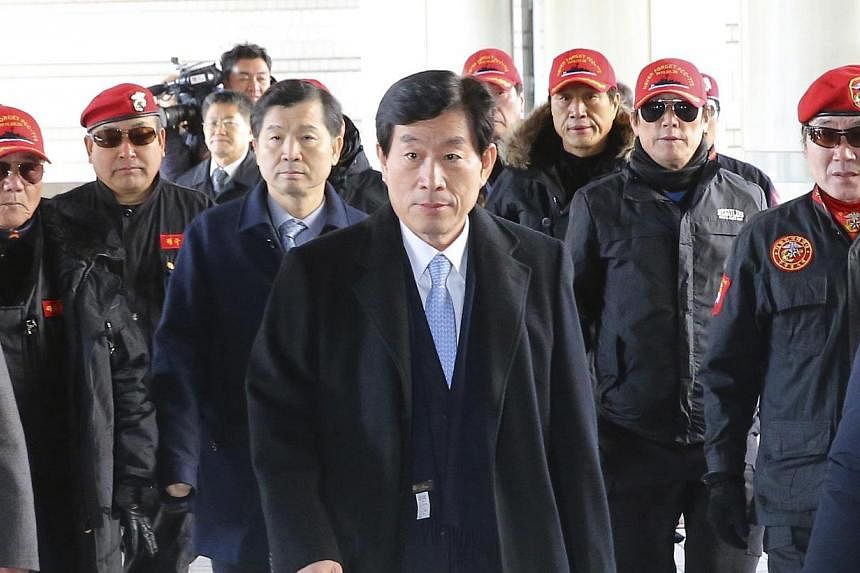 Won Sei-hoon (centre), former chief of South Korea's state intelligence agency, the National Intelligence Service (NIS), arrives at the Seoul High Court in Seoul on Feb 9, 2015.&nbsp;South Korea's former spy chief was jailed for three years Monday af