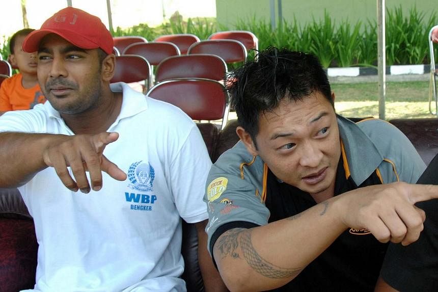 In this file photo taken on Aug 17, 2010, convicted Australian drug smugglers Myuran Sukumaran (left) and Andrew Chan (right) sit inside Kerobokan prison in Denpasar, Bali. -- PHOTO: AFP