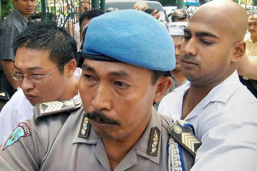 In this file photo taken on Feb 14, 2006, convicted Australian drug smugglers Myuran Sukumaran (left) and Andrew Chan (right), the leaders of the so-called "Bali Nine" drug-smuggling gang, are escorted by an Indonesian policeman (centre) to a court t