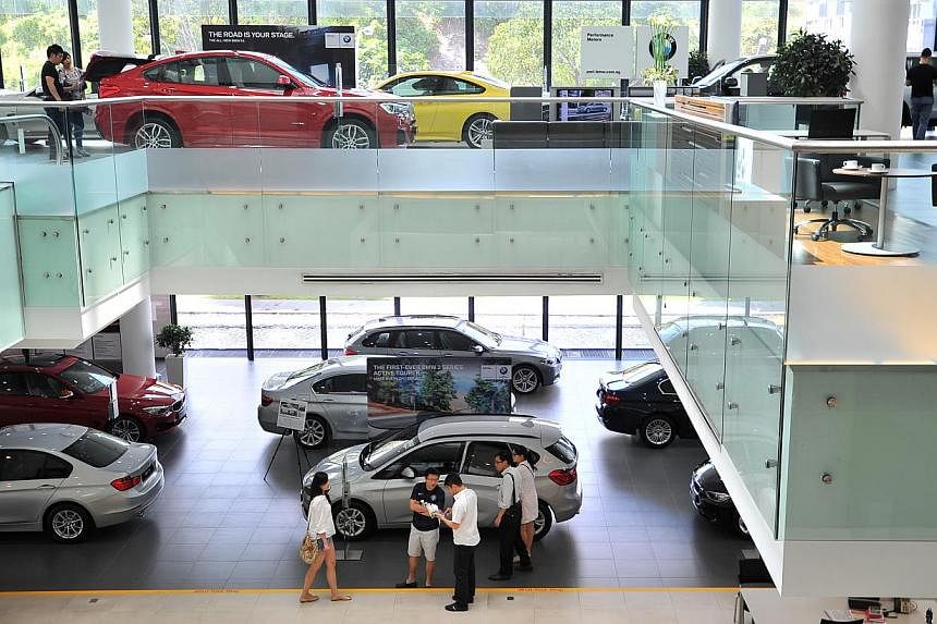 Retail sales in Singapore rose 2.6 per cent in December compared with the previous year but only because sales of cars and other vehicles jumped 41 per cent in the month. -- PHOTO:&nbsp;LIM YAOHUI FOR THE STRAITS TIMES