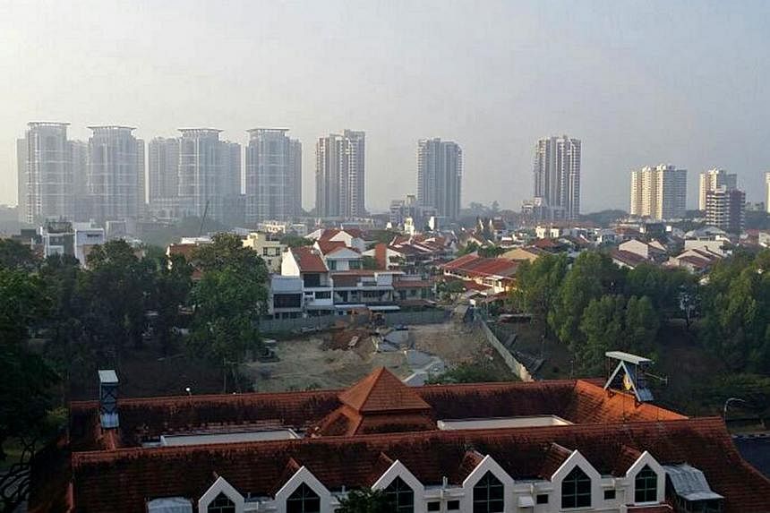Haze as seen in Bedok around 8am when PSI level in the East was at 78. -- ST PHOTO: DAVID FOO