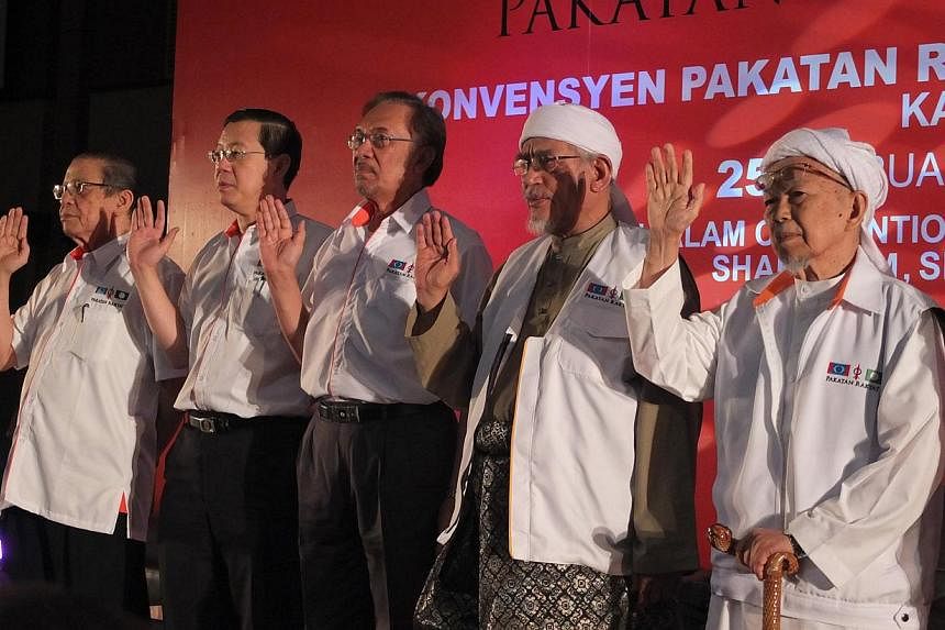 Opposition leaders (from left) Lim Kit Siang, Lim Guan Eng, Anwar Ibrahim, Abdul Hadi Awang and Nik Aziz Nik Mat taking the coalition oath at the Pakatan Rakyat convention and manifesto launch on Feb 25 2013. ST FILE PHOTO