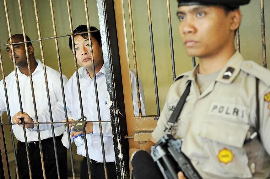 Australian death row prisoners Andrew Chan (centre) and Myuran Sukumaran (left) waiting to attend a review hearing in the District Court of Denpasar on the Indonesian island of Bali in October 2010. -- PHOTO: REUTERS