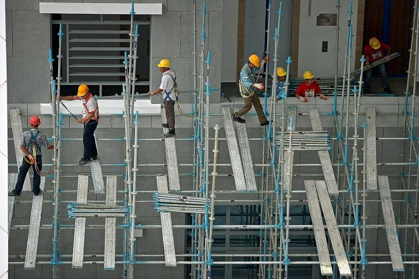 Singapore's labour productivity declined 0.8 per cent in 2014, after falling in both 2012 and 2013. The latest data comes amid ongoing efforts to restructure the economy and raise productivity. -- ST PHOTO: KUA CHEE SIONG&nbsp;