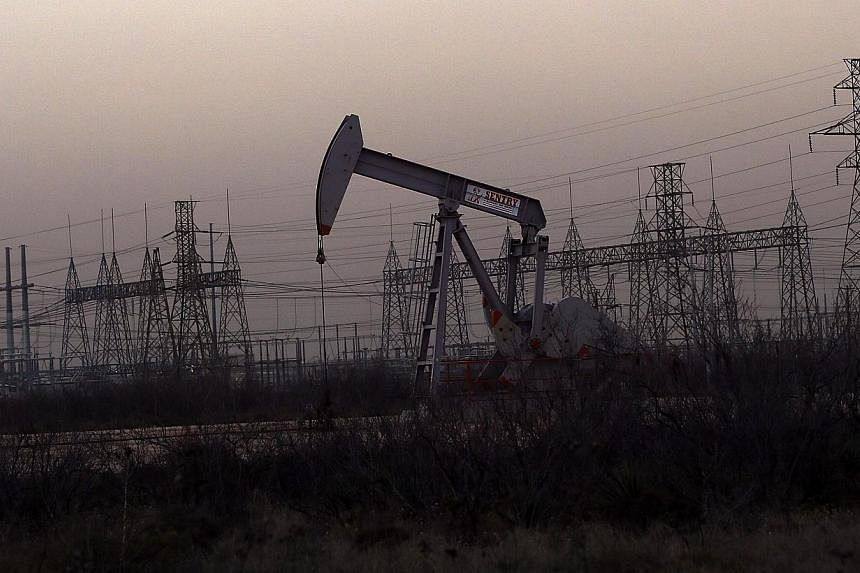 An oil pump is viewed in Odessa, Texas on Feb 4, 2015.&nbsp;Oil extended its slide below US$50 a barrel before U.S. government data forecast to show crude inventories expanded from a record high in the world's biggest consumer. -- PHOTO: AFP