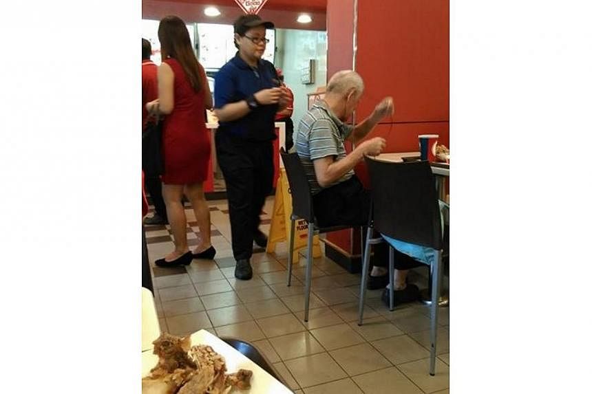 An employee of fast-food joint Kentucky Fried Chicken has been lauded for taking extra effort to serve one of her customers. -- PHOTO: FACEBOOK / DORA ONG