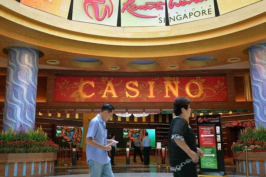 Casino operator Genting Singapore's net profit fell 30 per cent in the fourth quarter as gaming revenue declined, hurt by poor performance in its premium segment. -- ST PHOTO: KUA CHEE SIONG