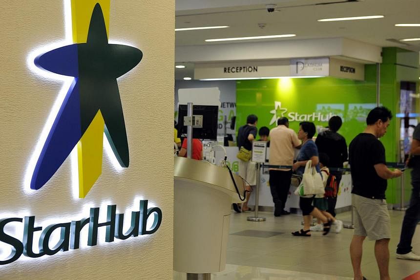Higher mobile services and handset sales lifted StarHub's fourth-quarter earnings, but its full year profit was hit by higher expenses. -- PHOTO:&nbsp;BLOOMBERG