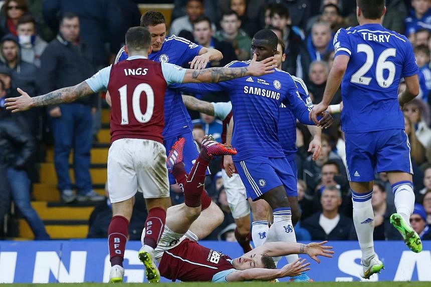 Chelsea's Nemanja Matic clashes with Burnley's Ashley Barnes before being sent off during the&nbsp;Barclays Premier League at Stamford Bridge, Feb 21, 2015. -- PHOTO: REUTERS