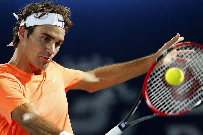 Roger Federer of Switzerland returns the ball to Fernando Verdasco of Spain during their match at the ATP Championships tennis tournament in Dubai, Feb 25, 2015. -- PHOTO: REUTERS