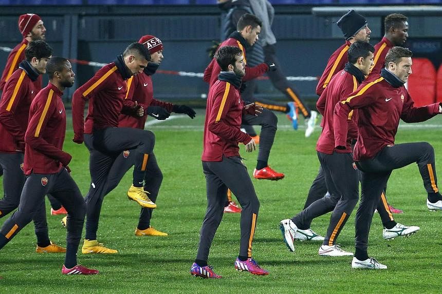 AS Roma's players take part in a training session at the Kuip stadium in Rotterdam on&nbsp;Feb 25, 2015. The best teams in Serie A face off on Monday, March 2, 2015,&nbsp;when AS Roma host Juventus, with the home side hoping they can reverse a 3-2 de